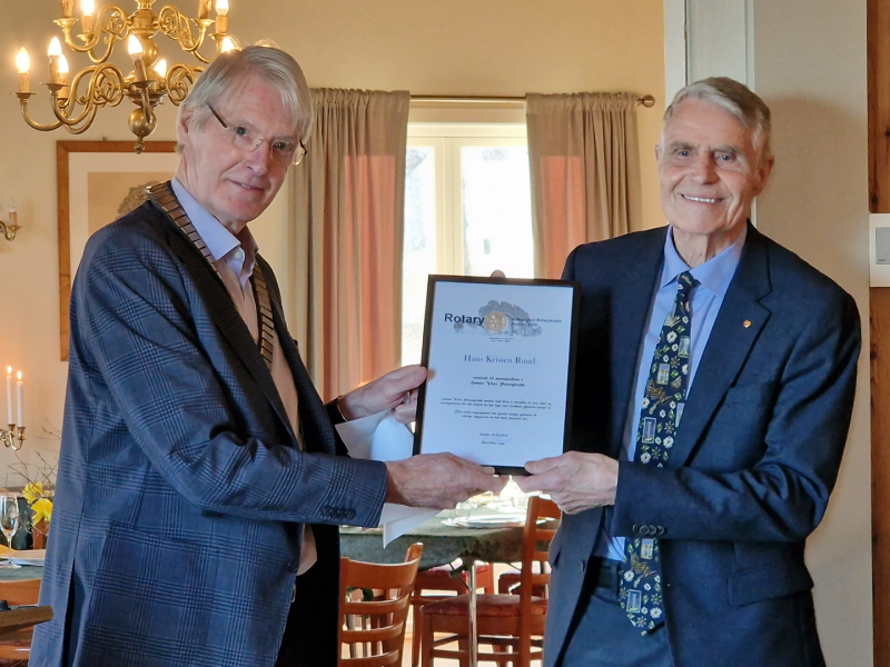 Hedret med æresmedlemskap