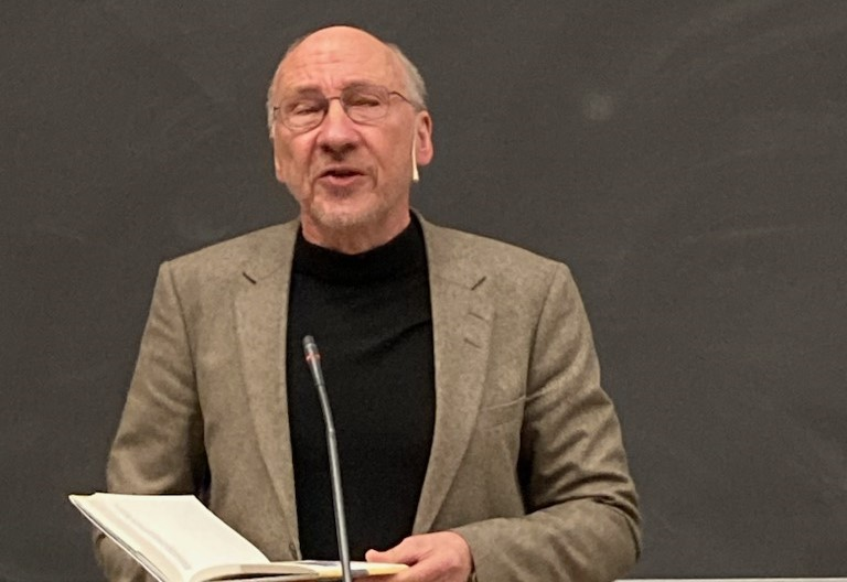 "De kaller os sværmere"